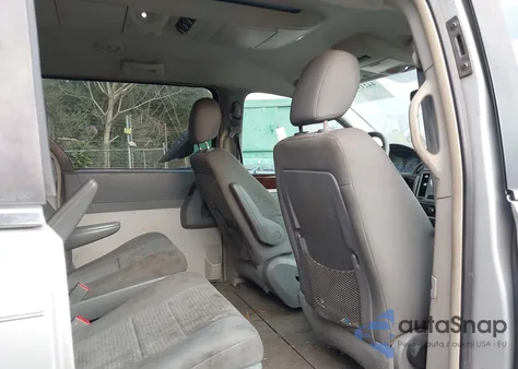 2010 Chrysler Town & Country Touring из США, поврежденный, VIN 2A4RR5D17AR212621